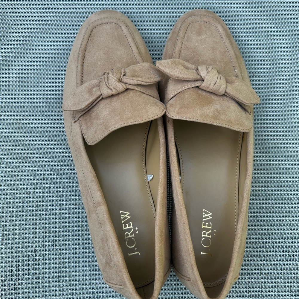 New J crew Size 8 faux suede bow loafer Tan preppy classic lagenlook - Picture 2 of 4